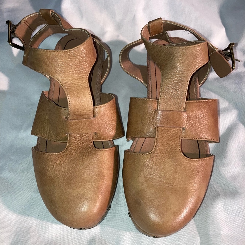 EUC Vionic clogs